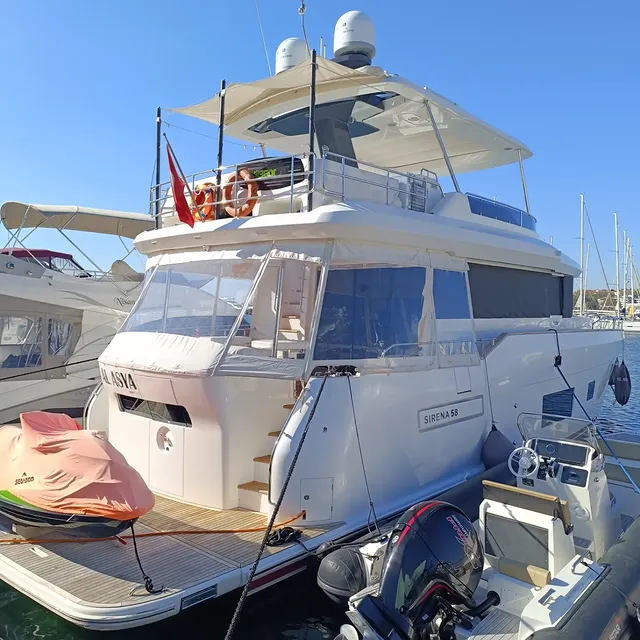Hatteras yat döşeme ve tente uygulaması — Aslan Marin İstanbul