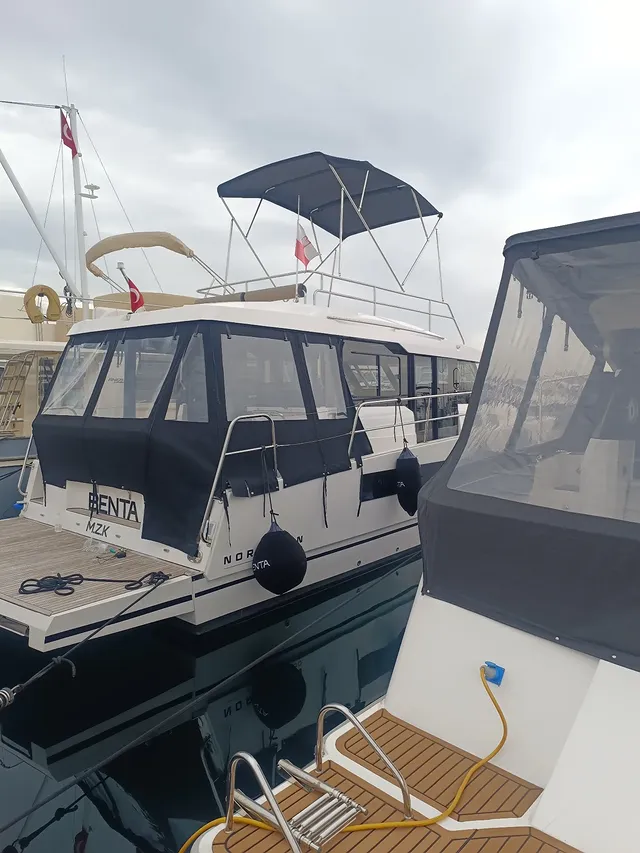 Sirena Yachts yat döşeme ve tente uygulaması — Aslan Marin İstanbul